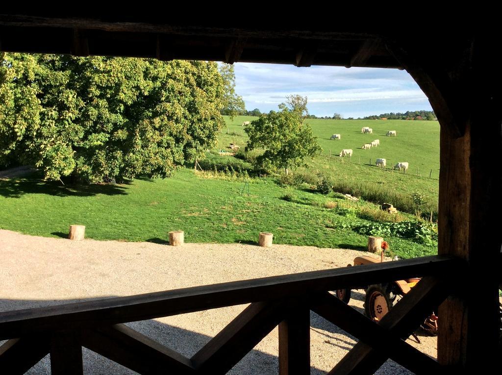 مبيت وإفطار Saint-Christophe-en-Brionnais Domaine De Noyer الغرفة الصورة